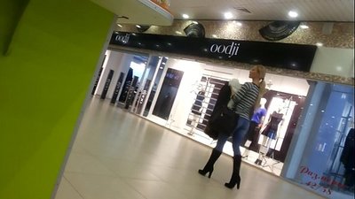 Супермаркет дахь сэрүүн дэгдээхэй.